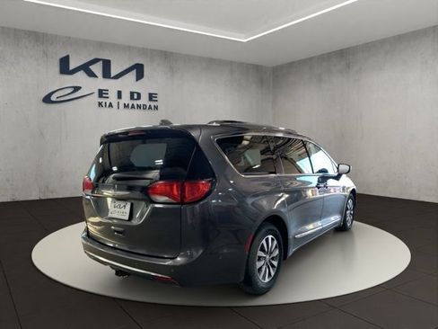 Used 2020 Chrysler Pacifica Touring-L Plus FWD image 12
