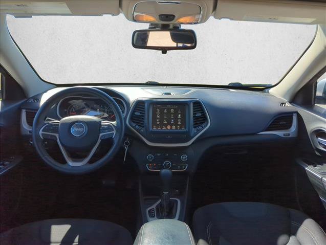Used 2015 Jeep Cherokee Latitude FWD image 19