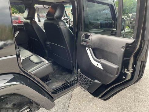 Used 2015 Jeep Wrangler Unlimited Sahara AWD/4WD image 23
