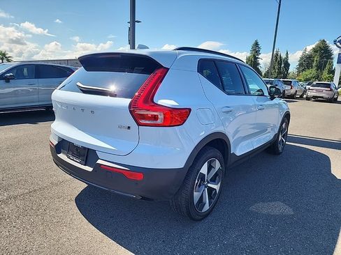 Certified 2026 Volvo XC40 B5 Plus AWD/4WD image 5