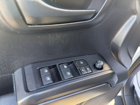 Used 2020 Toyota Tacoma SR image 12