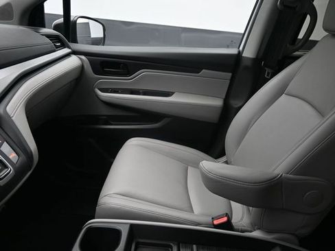 Certified 2024 Honda Odyssey EX-L image 13