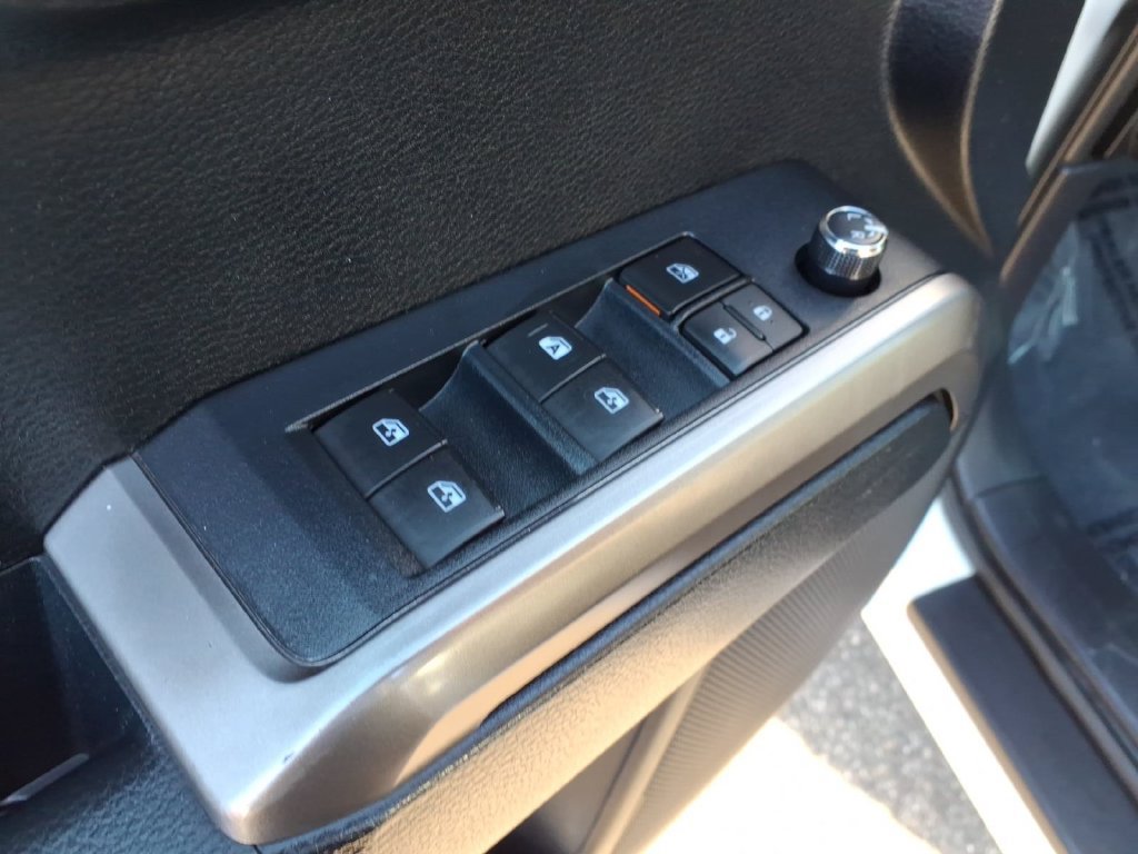 Used 2016 Toyota Tacoma SR5 w/ SR5 Appearance Package (SN) AWD/4WD image 17
