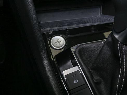 Used 2023 Volkswagen Taos SE image 35