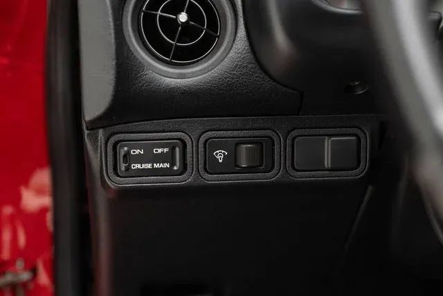Used 1990 MAZDA MX-5 Miata RWD image 13