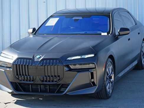 Used 2023 BMW i7 xDrive60 image 54