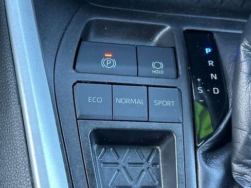 Certified 2022 Toyota RAV4 XLE image 39