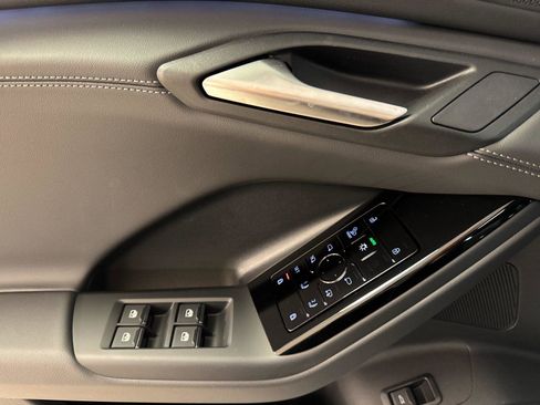 New 2025 Audi Q6 e-tron Premium Plus image 10