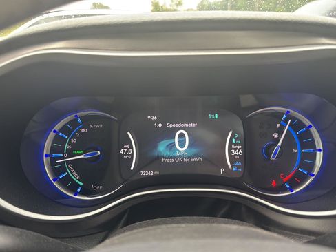 Used 2018 Chrysler Pacifica Limited FWD image 14
