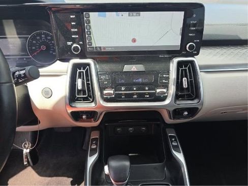 Used 2022 Kia Sorento S FWD image 7