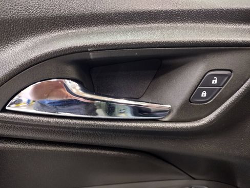 Used 2024 Chevrolet Trax RS FWD image 18
