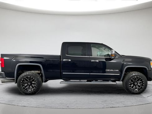 Used 2015 GMC Sierra 2500 Denali w/ Duramax Plus Package AWD/4WD image 2