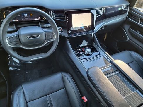 Certified 2022 Jeep Wagoneer Series II w/ Rear Seat Video Group 1 image 38