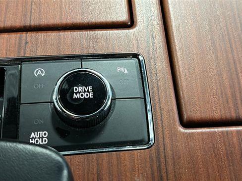 Used 2018 Lincoln Navigator Select AWD/4WD image 30