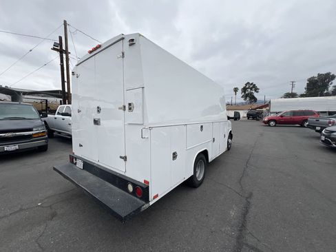 Used 2017 Chevrolet Express 3500 image 4