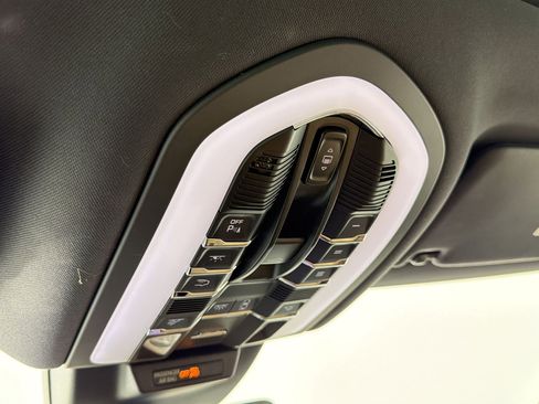 Certified 2020 Porsche Macan image 27