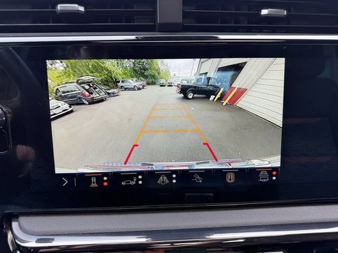 Used 2024 GMC Sierra 1500 AT4 w/ Technology Package AWD/4WD image 16