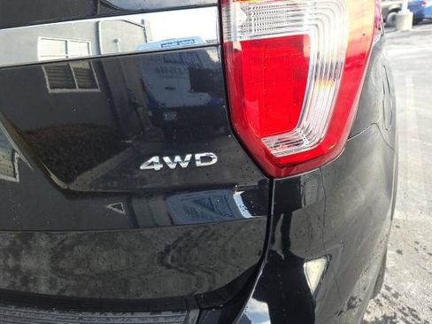 Certified 2019 Ford Explorer XLT w/ Equipment Group 202A image 7