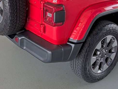 Used 2019 Jeep Wrangler Unlimited Sahara image 13