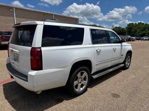 Used 2019 Chevrolet Suburban LT w/ LT Signature Package RWD image 12