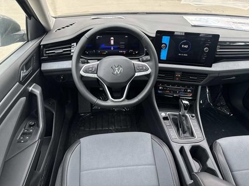 New 2026 Volkswagen Jetta SE FWD image 8