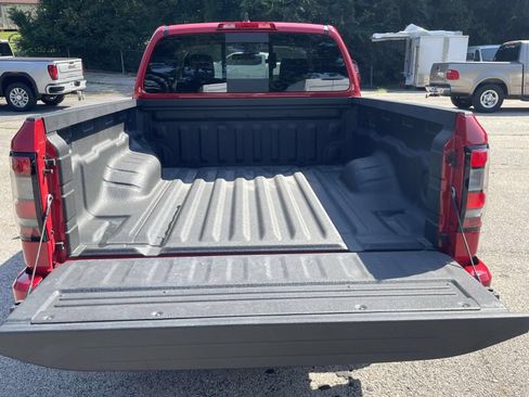 Used 2025 Nissan Frontier SV RWD image 5
