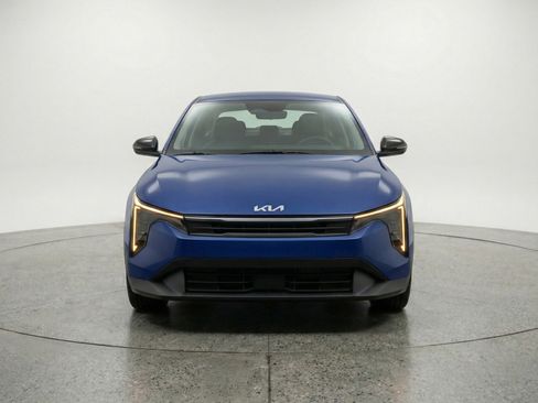 Used 2025 Kia K4 LXS image 2