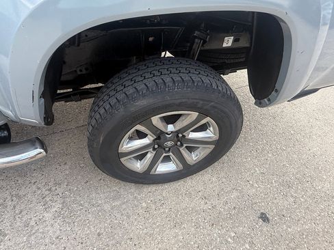Used 2019 Toyota Tacoma SR image 15