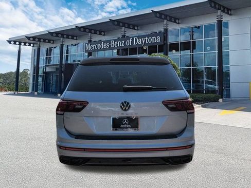 Used 2022 Volkswagen Tiguan SE R-Line FWD image 4