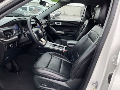 Used 2023 Ford Explorer XLT w/ Equipment Group 202A image 9