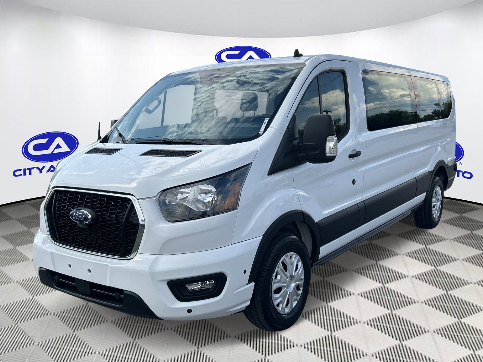 Used 2024 Ford Transit 350 XLT RWD image 10