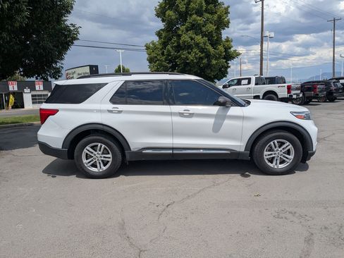 Used 2020 Ford Explorer XLT w/ Equipment Group 202A AWD/4WD image 2