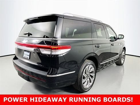 Used 2023 Lincoln Navigator Reserve image 7