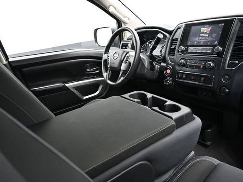 Used 2022 Nissan Titan SV AWD/4WD image 16
