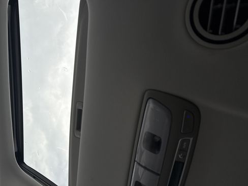 Used 2025 Kia Telluride S FWD image 28