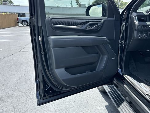 Used 2024 GMC Yukon XL Denali w/ Denali Reserve Package AWD/4WD image 10