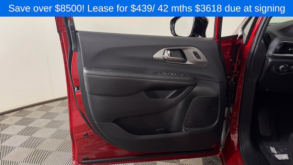 New 2027 Chrysler Pacifica Select FWD image 13