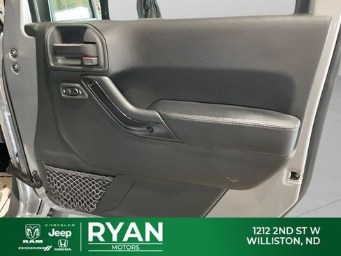 Used 2017 Jeep Wrangler Unlimited Sahara AWD/4WD image 32