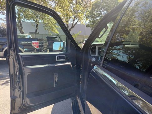 Used 2008 Lincoln Navigator 2WD image 11