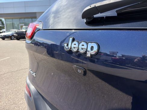 Used 2015 Jeep Cherokee Latitude w/ Comfort/Convenience Group AWD/4WD image 16