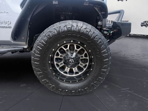 Used 2019 Jeep Wrangler Unlimited Sahara AWD/4WD image 32