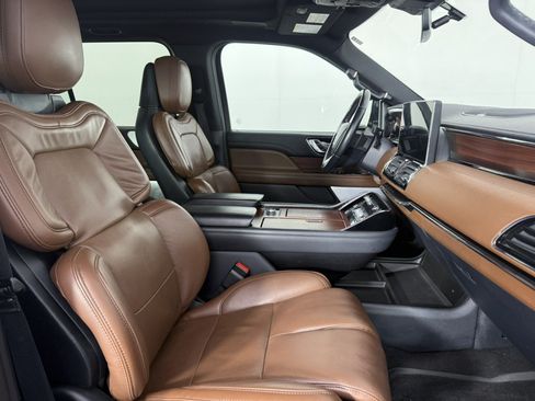 Used 2023 Lincoln Navigator Reserve AWD/4WD image 10