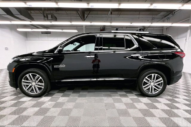 Used 2023 Chevrolet Traverse High Country FWD image 13