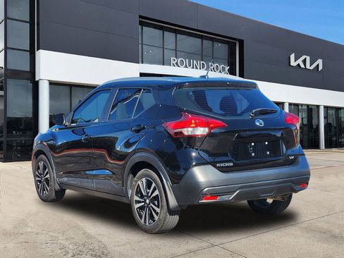 Used 2019 Nissan Kicks SV image 5