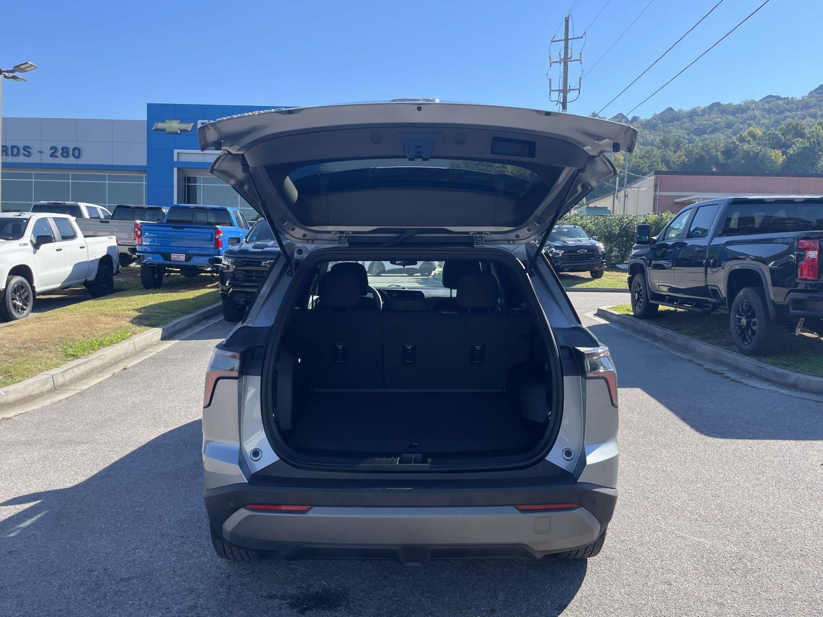 Used 2026 Chevrolet Equinox LT FWD image 10