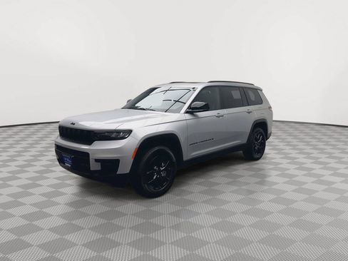 Used 2025 Jeep Grand Cherokee L Altitude AWD/4WD image 37