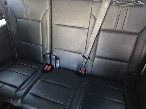 Used 2022 Chevrolet Suburban RST w/ Sport Performance Package image 15