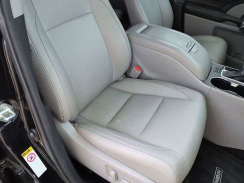 Used 2018 Toyota Highlander XLE FWD image 22