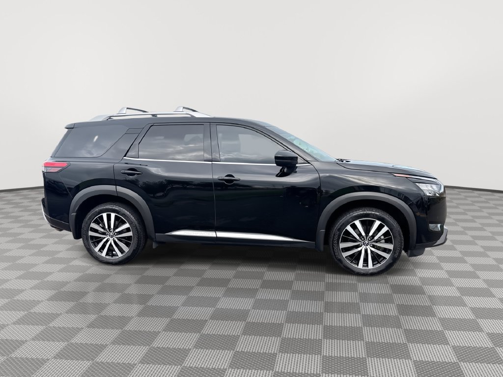 Certified 2025 Nissan Pathfinder Platinum w/ Lighting Package (N92) AWD/4WD image 14