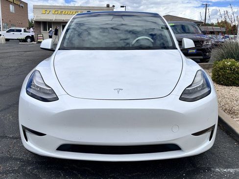 Used 2022 Tesla Model Y Long Range image 8